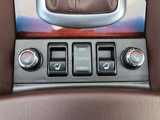 日産 スカイライン クロスオーバー 370GT Type P 埼玉県 2014(平26)年 4.6万km クリスタルホワイトパール 登録時45450km/ワンオーナー/サンルーフ/インテリジェントブレーキアシスト/ブラウンレザーシート/　・前席シートヒーター/　・前席パワーシート/　・運転席シートメモリー/純正メーカーHDDナビ/　・アラウンドビューモニター/　・BOSEサウンド/　・CARWINGS/　・フルセグTV/　・CD/DVD再生/　・Bluetooth接続/　・USB/VIDEO端子/前後ドライブレコーダー（COMTEC）/アダプティブクルーズコントロール/レーンデパーチャーワーニング/プッシュスタートボタン/インテリキー×2/純正18インチAW/革巻きステアリング/HIDヘッドライト/フォグライト/ルーフレール/保証書/取扱説明書/ナビ取扱説明書/整備記録簿（H28.R3.R5.R6）