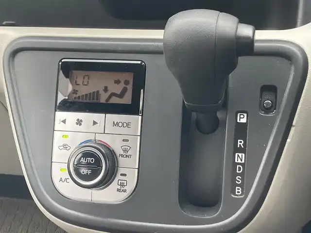 トヨタ パッソ X Lパッケージ S 島根県 2021(令3)年 7万km パールホワイトⅢ 純正オーディオプレイヤー(CD/ラジオ/USB/AUX)/衝突被害軽減ブレーキ/車線逸脱警告/オートハイビーム/アイドリングストップ/ビルトインETC/電動格納ミラー/純正フロアマット/純正ドアバイザー/取扱説明書/保証書/スペアキー×1