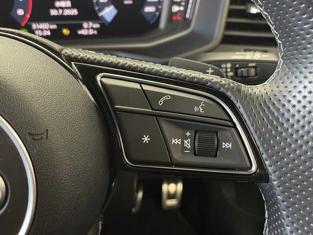 アウディ Ａ１ SB 25TFSI Sライン 秋田県 2021(令3)年 3.2万km 黄Ⅱ 純正ナビ　/フルセグTV/BT/AM/FM/AppleCarPlay/AndroidAuto/衝突被害軽減ブレーキ　/レーダークルーズコントロール　/パドルシフト　/レーンキープアシスト　/クリアランスソナー　/ブラインドスポットモニター　/バックカメラ　/ＥＴＣ２．０　/純正前後ドライブレコーダー　/前席シートヒーター/アイドリングストップ/純正フロアマット/純正アルミホイール