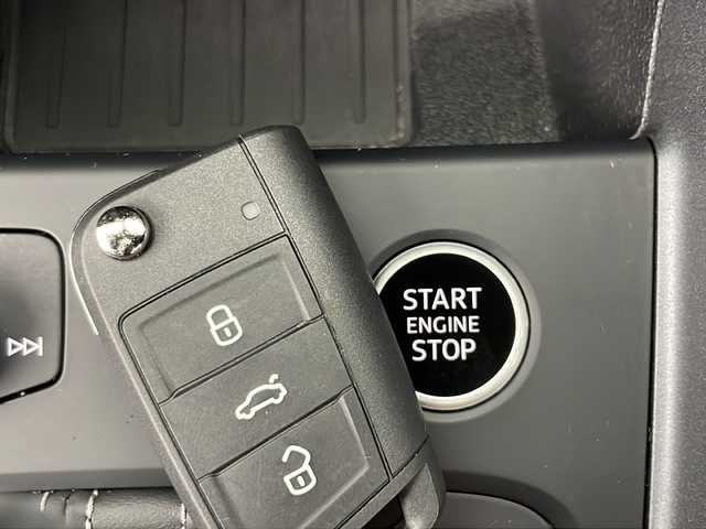 アウディ Ａ１ SB 25TFSI Sライン 秋田県 2021(令3)年 3.2万km 黄Ⅱ 純正ナビ　/フルセグTV/BT/AM/FM/AppleCarPlay/AndroidAuto/衝突被害軽減ブレーキ　/レーダークルーズコントロール　/パドルシフト　/レーンキープアシスト　/クリアランスソナー　/ブラインドスポットモニター　/バックカメラ　/ＥＴＣ２．０　/純正前後ドライブレコーダー　/前席シートヒーター/アイドリングストップ/純正フロアマット/純正アルミホイール