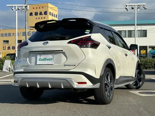 日産 キックス X ツートーンインテリアED 愛媛県 2021(令3)年 5万km ブリリアントホワイトパール/ピュアブラック 2トーン 登録時走行距離：49564Km/純正メーカーOPメモリナビ/ビルトインETC/追従クルコン/EVモード/横滑り防止装置/盗難防止装置/衝突軽減システム/前後コーナーセンサー/前後ドラレコ/LEDヘッドライト/オートライト/オートハイビーム/フォグランプ/エンジンスタートボタン/ツートン革シート/シートヒーター/ハンドルヒーター/スマートキー/スペアキー一本/純正アルミホイール/エアロ