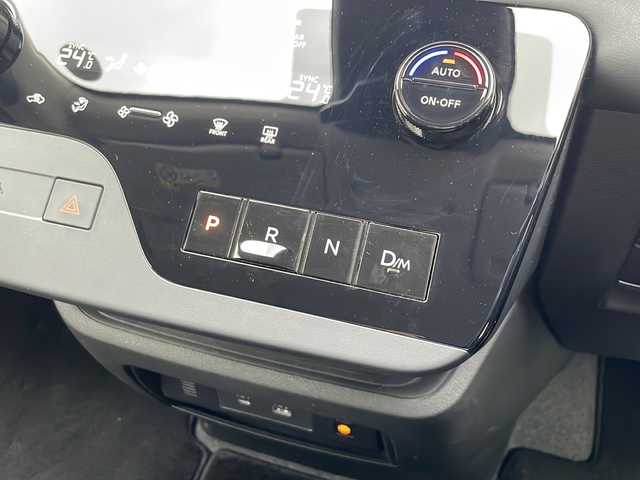 日産 セレナ ハイウェイスター V 兵庫県 2023(令5)年 1.6万km ダイヤモンドブラック ワンオーナー/保証書・取説・有/純正メモリーナビ・フルセグ・BT・CD・DVD・FM・AM/ETC2.0/バックカメラ/全周囲カメラ/プロパイロット/追尾機能付きクルーズコントロール/車線逸脱防止支援システム/衝突被害軽減ブレーキ/ブラインドスポットミラー/コーナーセンサー/踏み間違え防止システム/パーキングブレーキアシスト/パドルシフト/両側パワースライドドア/アイドリングストップ/電動パーキングブレーキ/ブレーキホールド/フロントリップ/デジタルインナーミラー/プッシュスタート/スマートキー×2/純正フロアマット/純正ドアバイザー/純正アルミホイール16インチ