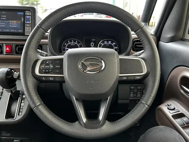 ダイハツ ムーヴ キャンバス セオリー G 大分県 2023(令5)年 0.6万km サンドベージュメタリック 純正SDナビ（NMZL-W73D）/Bluetooth/TV/CD/DVD/パワースライドドア（両側）/シートヒーター（D＋N席）/コーナーセンサー（前後）/オートブレーキホールド/アイドリングストップ/保温機能付きカップホルダー/電動格納ミラー/バックカメラ/USB・HDMI入力端子/ステアリングスイッチ/ベンチシート/スペアキー/純正フロアマット/革巻ステアリング/革巻シフトノブ/ドライブレコーダー/LED/ETC