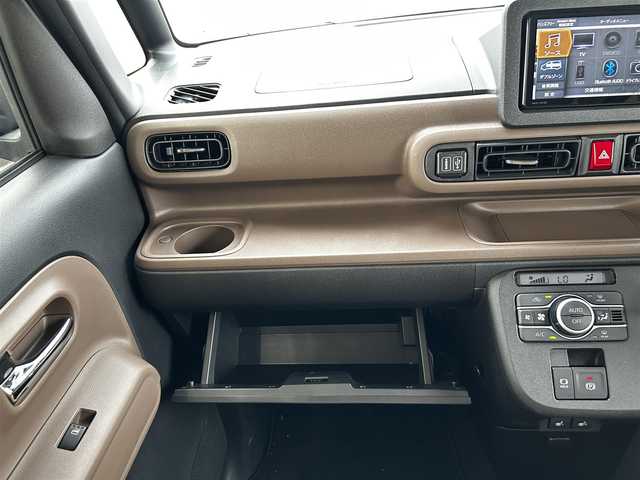 ダイハツ ムーヴ キャンバス セオリー G 大分県 2023(令5)年 0.6万km サンドベージュメタリック 純正SDナビ（NMZL-W73D）/Bluetooth/TV/CD/DVD/パワースライドドア（両側）/シートヒーター（D＋N席）/コーナーセンサー（前後）/オートブレーキホールド/アイドリングストップ/保温機能付きカップホルダー/電動格納ミラー/バックカメラ/USB・HDMI入力端子/ステアリングスイッチ/ベンチシート/スペアキー/純正フロアマット/革巻ステアリング/革巻シフトノブ/ドライブレコーダー/LED/ETC