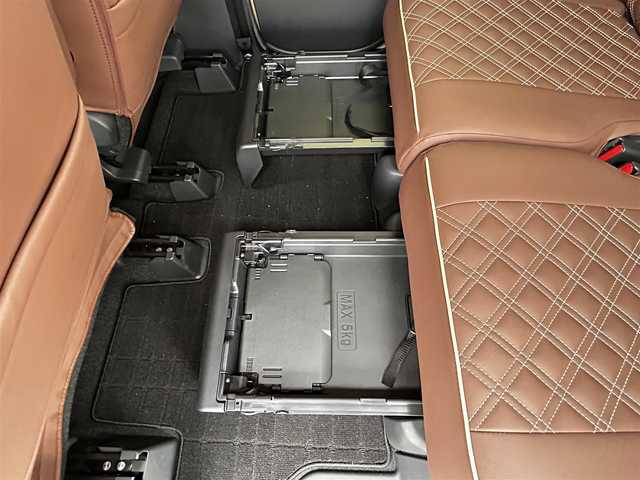 ダイハツ ムーヴ キャンバス セオリー G 大分県 2023(令5)年 0.6万km サンドベージュメタリック 純正SDナビ（NMZL-W73D）/Bluetooth/TV/CD/DVD/パワースライドドア（両側）/シートヒーター（D＋N席）/コーナーセンサー（前後）/オートブレーキホールド/アイドリングストップ/保温機能付きカップホルダー/電動格納ミラー/バックカメラ/USB・HDMI入力端子/ステアリングスイッチ/ベンチシート/スペアキー/純正フロアマット/革巻ステアリング/革巻シフトノブ/ドライブレコーダー/LED/ETC