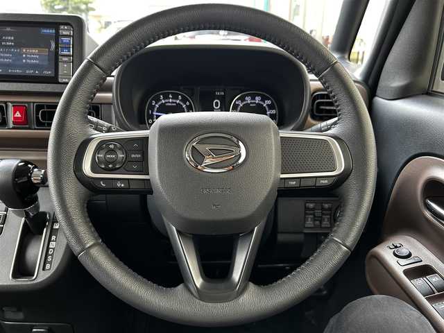 ダイハツ ムーヴ キャンバス セオリー G 大分県 2023(令5)年 0.6万km サンドベージュメタリック 純正SDナビ（NMZL-W73D）/Bluetooth/TV/CD/DVD/パワースライドドア（両側）/シートヒーター（D＋N席）/コーナーセンサー（前後）/オートブレーキホールド/アイドリングストップ/保温機能付きカップホルダー/電動格納ミラー/バックカメラ/USB・HDMI入力端子/ステアリングスイッチ/ベンチシート/スペアキー/純正フロアマット/革巻ステアリング/革巻シフトノブ/ドライブレコーダー/LED/ETC