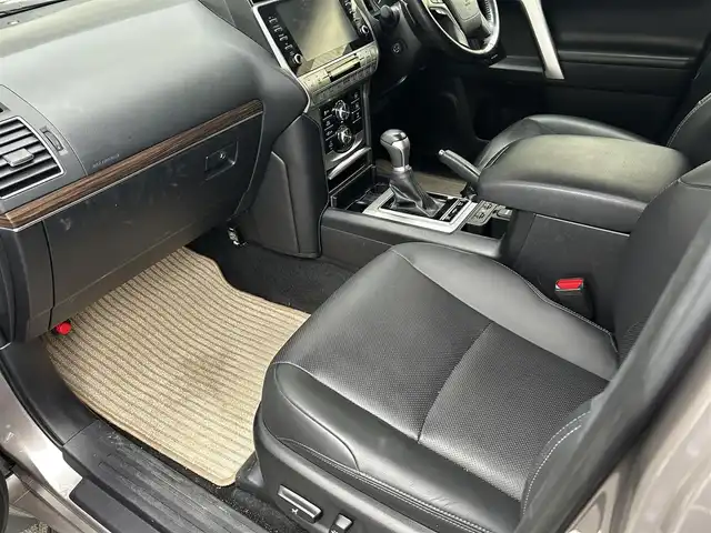 トヨタ ランドクルーザー プラド TZ－G 福岡県 2021(令3)年 3.5万km アバンギャルドブロンズメタリック ワンオーナー/純正ナビ/AM/FM/USB/ミラーキャスト/Bluetooth/クルーズコントロール/レーンキープ/パドルシフト/ハンズフリー/オートライト/オートマチックハイビーム/電動格納ミラー/横滑り/ライトウォッシャー/MTSモード/CRAWLモード/ECOモード/パワーシート（D/N)/シートメモリー（D)/パーキングアシスト/ビルドETC2.0/ドライブレコーダー（前後、SDカード有）/純正アルミホイール/社外フロアマット/保証書/取扱説明書/スペアキー×１