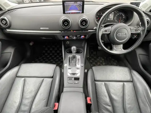 アウディ Ａ３ セダン 1．8 TFSI クワトロ 青森県 2014(平26)年 7.3万km グレイシアホワイトメタリック 4WD/純正メモリナビ/・AM/FM/BT/フォグランプ/レザーシート/パワーシートD/N/シートヒーター/純正フロアマット/コーナーセンサー/パドルシフト/アイドリングストップ/パーキングアシスト/横滑り防止機能/電動パーキングブレーキ/オートライト/センターコンソール/レーダー/ETC/ドラレコ/純正18AW冬タイヤ積み込み有/保証書/取扱説明書