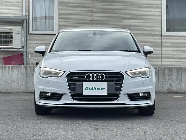 アウディ Ａ３ セダン 1．8 TFSI クワトロ 青森県 2014(平26)年 7.3万km グレイシアホワイトメタリック 4WD/純正メモリナビ/・AM/FM/BT/フォグランプ/レザーシート/パワーシートD/N/シートヒーター/純正フロアマット/コーナーセンサー/パドルシフト/アイドリングストップ/パーキングアシスト/横滑り防止機能/電動パーキングブレーキ/オートライト/センターコンソール/レーダー/ETC/ドラレコ/純正18AW冬タイヤ積み込み有/保証書/取扱説明書