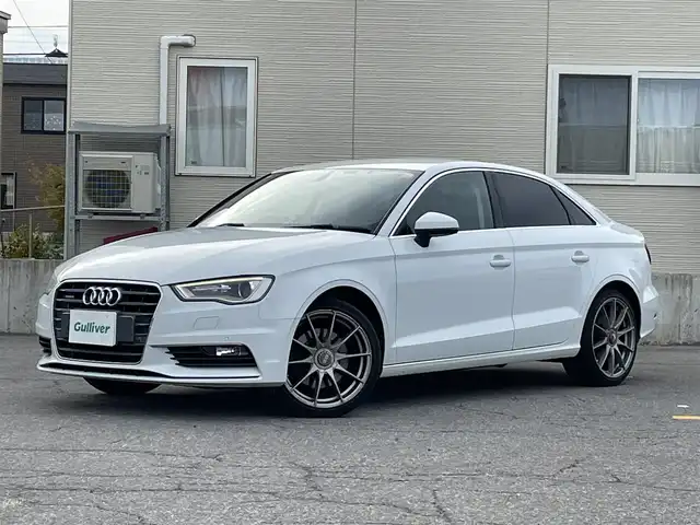 アウディ Ａ３ セダン 1．8 TFSI クワトロ 青森県 2014(平26)年 7.3万km グレイシアホワイトメタリック 4WD/純正メモリナビ/・AM/FM/BT/フォグランプ/レザーシート/パワーシートD/N/シートヒーター/純正フロアマット/コーナーセンサー/パドルシフト/アイドリングストップ/パーキングアシスト/横滑り防止機能/電動パーキングブレーキ/オートライト/センターコンソール/レーダー/ETC/ドラレコ/純正18AW冬タイヤ積み込み有/保証書/取扱説明書