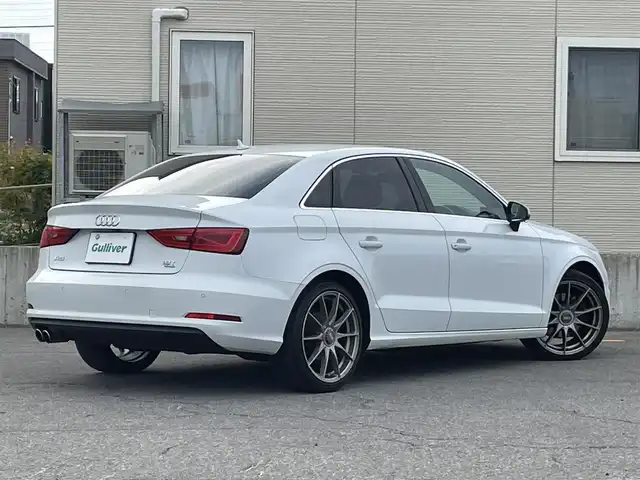 アウディ Ａ３ セダン 1．8 TFSI クワトロ 青森県 2014(平26)年 7.3万km グレイシアホワイトメタリック 4WD/純正メモリナビ/・AM/FM/BT/フォグランプ/レザーシート/パワーシートD/N/シートヒーター/純正フロアマット/コーナーセンサー/パドルシフト/アイドリングストップ/パーキングアシスト/横滑り防止機能/電動パーキングブレーキ/オートライト/センターコンソール/レーダー/ETC/ドラレコ/純正18AW冬タイヤ積み込み有/保証書/取扱説明書