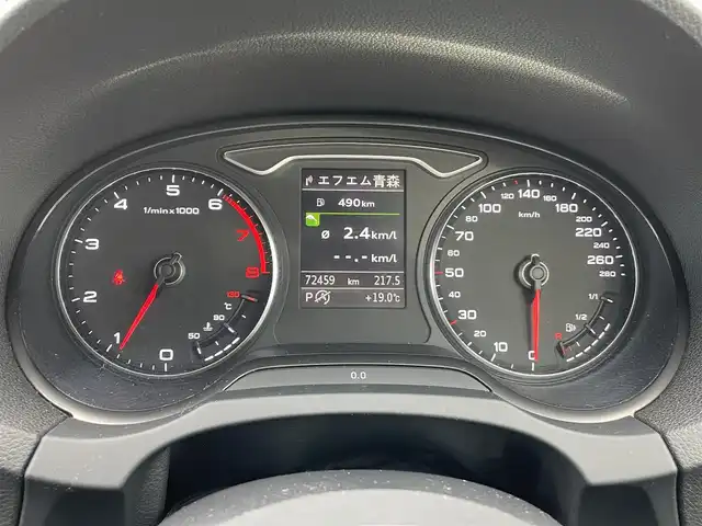 アウディ Ａ３ セダン 1．8 TFSI クワトロ 青森県 2014(平26)年 7.3万km グレイシアホワイトメタリック 4WD/純正メモリナビ/・AM/FM/BT/フォグランプ/レザーシート/パワーシートD/N/シートヒーター/純正フロアマット/コーナーセンサー/パドルシフト/アイドリングストップ/パーキングアシスト/横滑り防止機能/電動パーキングブレーキ/オートライト/センターコンソール/レーダー/ETC/ドラレコ/純正18AW冬タイヤ積み込み有/保証書/取扱説明書
