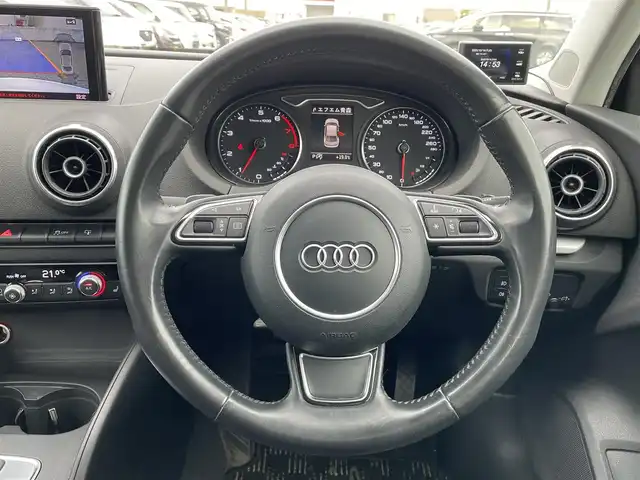 アウディ Ａ３ セダン 1．8 TFSI クワトロ 青森県 2014(平26)年 7.3万km グレイシアホワイトメタリック 4WD/純正メモリナビ/・AM/FM/BT/フォグランプ/レザーシート/パワーシートD/N/シートヒーター/純正フロアマット/コーナーセンサー/パドルシフト/アイドリングストップ/パーキングアシスト/横滑り防止機能/電動パーキングブレーキ/オートライト/センターコンソール/レーダー/ETC/ドラレコ/純正18AW冬タイヤ積み込み有/保証書/取扱説明書