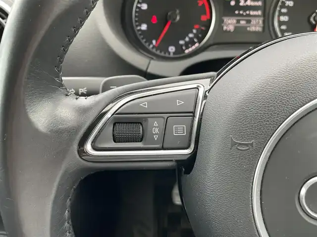 アウディ Ａ３ セダン 1．8 TFSI クワトロ 青森県 2014(平26)年 7.3万km グレイシアホワイトメタリック 4WD/純正メモリナビ/・AM/FM/BT/フォグランプ/レザーシート/パワーシートD/N/シートヒーター/純正フロアマット/コーナーセンサー/パドルシフト/アイドリングストップ/パーキングアシスト/横滑り防止機能/電動パーキングブレーキ/オートライト/センターコンソール/レーダー/ETC/ドラレコ/純正18AW冬タイヤ積み込み有/保証書/取扱説明書