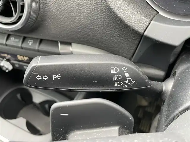アウディ Ａ３ セダン 1．8 TFSI クワトロ 青森県 2014(平26)年 7.3万km グレイシアホワイトメタリック 4WD/純正メモリナビ/・AM/FM/BT/フォグランプ/レザーシート/パワーシートD/N/シートヒーター/純正フロアマット/コーナーセンサー/パドルシフト/アイドリングストップ/パーキングアシスト/横滑り防止機能/電動パーキングブレーキ/オートライト/センターコンソール/レーダー/ETC/ドラレコ/純正18AW冬タイヤ積み込み有/保証書/取扱説明書