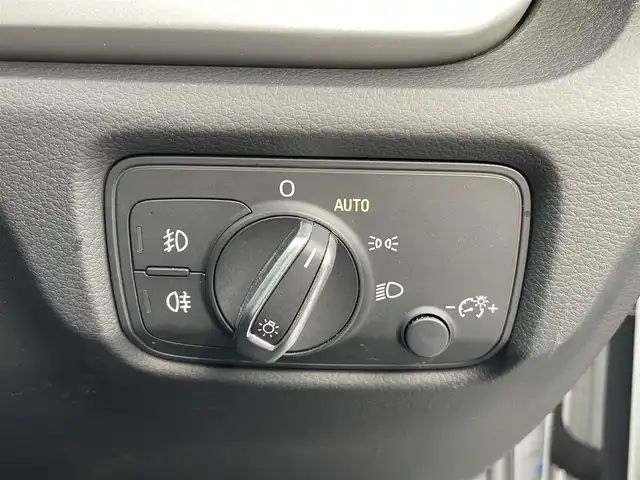 アウディ Ａ３ セダン 1．8 TFSI クワトロ 青森県 2014(平26)年 7.3万km グレイシアホワイトメタリック 4WD/純正メモリナビ/・AM/FM/BT/フォグランプ/レザーシート/パワーシートD/N/シートヒーター/純正フロアマット/コーナーセンサー/パドルシフト/アイドリングストップ/パーキングアシスト/横滑り防止機能/電動パーキングブレーキ/オートライト/センターコンソール/レーダー/ETC/ドラレコ/純正18AW冬タイヤ積み込み有/保証書/取扱説明書