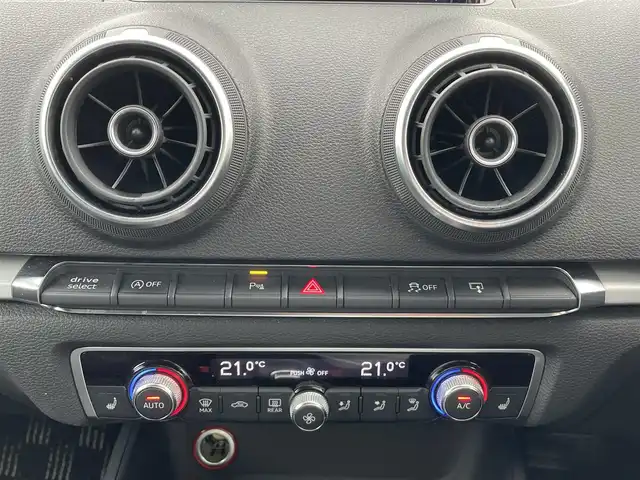 アウディ Ａ３ セダン 1．8 TFSI クワトロ 青森県 2014(平26)年 7.3万km グレイシアホワイトメタリック 4WD/純正メモリナビ/・AM/FM/BT/フォグランプ/レザーシート/パワーシートD/N/シートヒーター/純正フロアマット/コーナーセンサー/パドルシフト/アイドリングストップ/パーキングアシスト/横滑り防止機能/電動パーキングブレーキ/オートライト/センターコンソール/レーダー/ETC/ドラレコ/純正18AW冬タイヤ積み込み有/保証書/取扱説明書