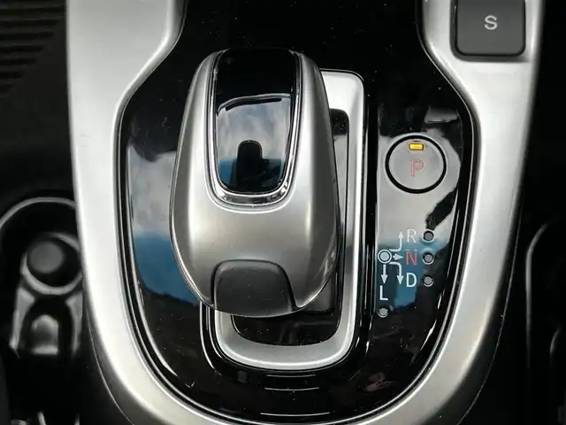 ホンダ フィット ハイブリット F 道央・札幌 2019(令1)年 6万km ルナシルバーM ４WD/寒冷地仕様/社外メモリー/SD/CD/DVD/BT/ワンセグ/ホンダセンシング/衝突被害軽減ブレーキ/横滑り防止装置/アダプティブクルーズコントロール/レーンキープアシスト/バックカメラ/アイドリングストップ/ビルトインETC/ワイパーデアイサー/プッシュスタート/スマートキー/ハロゲンヘッドライト/ヘッドライトレベライザー/電動格納ミラー/ヒーテッドドアミラー/ウィンカーミラー/社外フロアマット/ドアバイザー/ECON