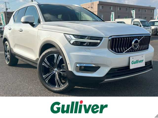 ボルボ ＸＣ４０ T4 AWD インスクリプション 新潟県 2019(令1)年 2.9万km クリスタルホワイトP ４WD/ターボ/サンルーフ/衝突軽減ブレーキ/レーンキープアシスト/純正ナビ/地デジTV/Bluetooth/全方位カメラ/純正USB端子/harman/kardon/黒レザーシート/前席シートヒーター/パワーバックドア/純正19インチアルミ/前席パワーシート/（運転席メモリー機能付き）/革巻きステアリング/ステアリングヒーター/ワイヤレス充電レシーバー/ブラインドスポットインフォメーションシステム/【BLIS】/LEDヘッドライト/前後コーナーセンサー/前後ドライブレコーダー/スマートキー/ETC/スペアキー（スマートキー）/保証書/取扱説明書/純正フロアマット