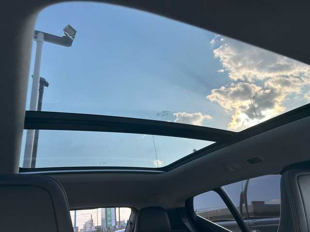 ボルボ ＸＣ４０ T4 AWD インスクリプション 新潟県 2019(令1)年 2.9万km クリスタルホワイトP ４WD/ターボ/サンルーフ/衝突軽減ブレーキ/レーンキープアシスト/純正ナビ/地デジTV/Bluetooth/全方位カメラ/純正USB端子/harman/kardon/黒レザーシート/前席シートヒーター/パワーバックドア/純正19インチアルミ/前席パワーシート/（運転席メモリー機能付き）/革巻きステアリング/ステアリングヒーター/ワイヤレス充電レシーバー/ブラインドスポットインフォメーションシステム/【BLIS】/LEDヘッドライト/前後コーナーセンサー/前後ドライブレコーダー/スマートキー/ETC/スペアキー（スマートキー）/保証書/取扱説明書/純正フロアマット