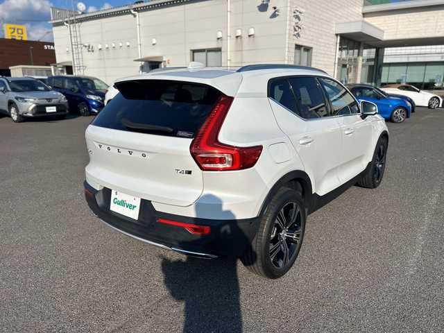 ボルボ ＸＣ４０ T4 AWD インスクリプション 新潟県 2019(令1)年 2.9万km クリスタルホワイトP ４WD/ターボ/サンルーフ/衝突軽減ブレーキ/レーンキープアシスト/純正ナビ/地デジTV/Bluetooth/全方位カメラ/純正USB端子/harman/kardon/黒レザーシート/前席シートヒーター/パワーバックドア/純正19インチアルミ/前席パワーシート/（運転席メモリー機能付き）/革巻きステアリング/ステアリングヒーター/ワイヤレス充電レシーバー/ブラインドスポットインフォメーションシステム/【BLIS】/LEDヘッドライト/前後コーナーセンサー/前後ドライブレコーダー/スマートキー/ETC/スペアキー（スマートキー）/保証書/取扱説明書/純正フロアマット