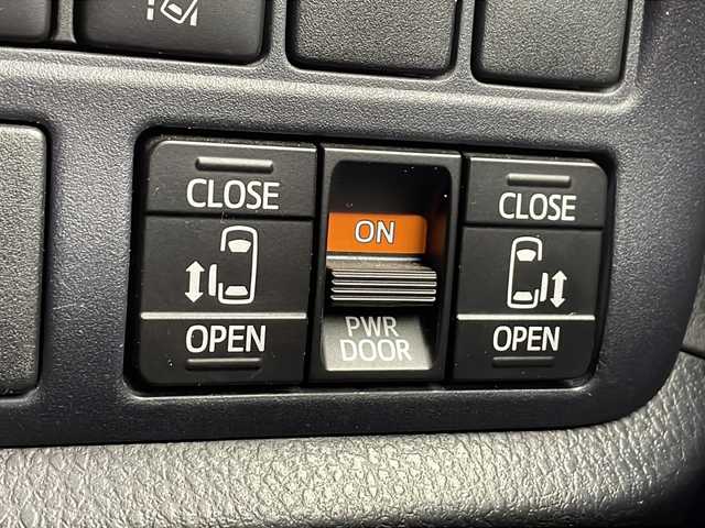 トヨタ ヴォクシー ZS 煌Ⅱ 千葉県 2016(平28)年 5.8万km ブラック アルパインナビ/　CD/DVD/Bluetooth/フルセグTV/アルパインフリップダウンモニター/衝突軽減ブレーキ/車線逸脱警報/先行車発進警報/オートハイビーム/両側パワスラ/ビルトインETC/LEDライト/フォグランプ/ロールサンシェード/フロアマット/ドアバイザー