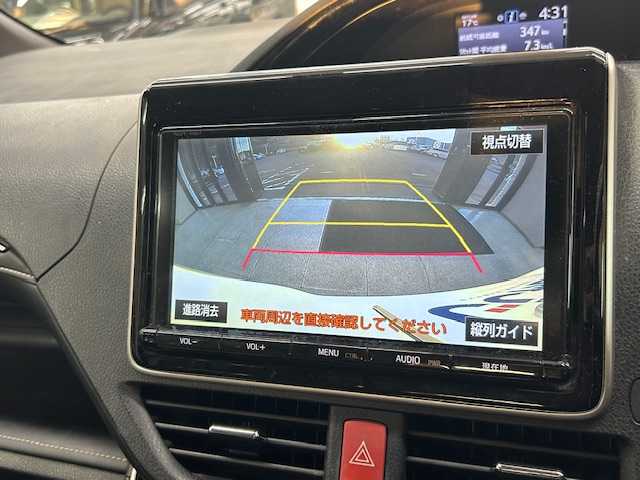 トヨタ エスクァイア 高知県 2015(平27)年 14万km ホワイトパールクリスタルシャイン (株)IDOMが運営する【じしゃロン高知店】の自社ローン専用車両になります。こちらは現金またはオートローンご利用時の価格です。自社ローンご希望の方は別途その旨お申付け下さい