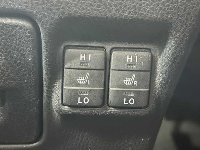 トヨタ エスクァイア 高知県 2015(平27)年 14万km ホワイトパールクリスタルシャイン (株)IDOMが運営する【じしゃロン高知店】の自社ローン専用車両になります。こちらは現金またはオートローンご利用時の価格です。自社ローンご希望の方は別途その旨お申付け下さい