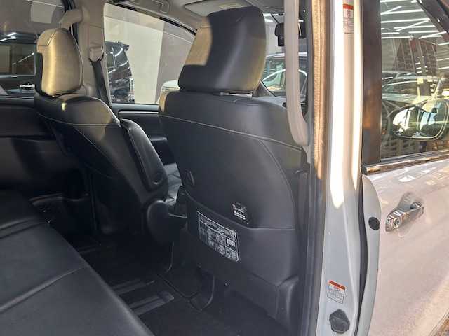 トヨタ エスクァイア 高知県 2015(平27)年 14万km ホワイトパールクリスタルシャイン (株)IDOMが運営する【じしゃロン高知店】の自社ローン専用車両になります。こちらは現金またはオートローンご利用時の価格です。自社ローンご希望の方は別途その旨お申付け下さい