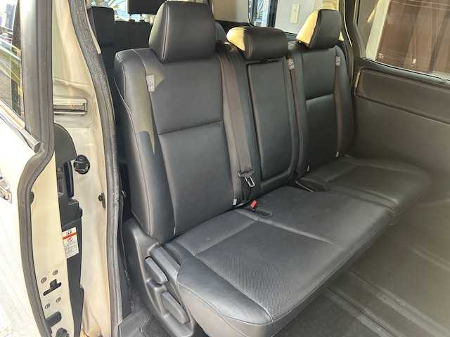 トヨタ エスクァイア 高知県 2015(平27)年 14万km ホワイトパールクリスタルシャイン (株)IDOMが運営する【じしゃロン高知店】の自社ローン専用車両になります。こちらは現金またはオートローンご利用時の価格です。自社ローンご希望の方は別途その旨お申付け下さい