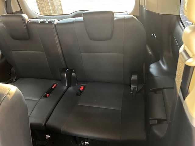 トヨタ エスクァイア 高知県 2015(平27)年 14万km ホワイトパールクリスタルシャイン (株)IDOMが運営する【じしゃロン高知店】の自社ローン専用車両になります。こちらは現金またはオートローンご利用時の価格です。自社ローンご希望の方は別途その旨お申付け下さい