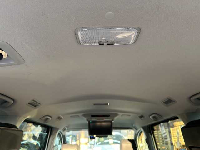 トヨタ エスクァイア 高知県 2015(平27)年 14万km ホワイトパールクリスタルシャイン (株)IDOMが運営する【じしゃロン高知店】の自社ローン専用車両になります。こちらは現金またはオートローンご利用時の価格です。自社ローンご希望の方は別途その旨お申付け下さい