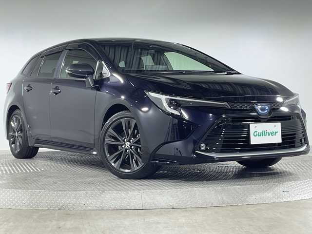 トヨタ カローラツーリング ハイブリッド ダブルバイビー 神奈川県 2023(令5)年 2.3万km スパークリングブラックパールクリスタルシャイン 純正8型ディスプレイオーディオ/コネクティッドナビ/フルセグ　USB　Bluetooth　Miracast/バックカメラ/セーフティセンス/プリクラッシュセーフティ/レーントレーシングアシスト/レーンディパーチャーアラート/レーダークルーズコントロール/オートマチックハイビーム/ロードサインアシスト/ドライバー異常時対応システム/プロアクティブドライビングアシスト/発進遅れ告知機能/ハイビームアシスト/ドライブスタートコントロール/車両接近通報装置/パーキングサポートブレーキ/純正ビルトインETC2.0/電動パーキングブレーキ/オートブレーキホールド/革巻きステアリング/ステアリングスイッチ/ハーフレザーシート/EV/ECO/SPORTモード/プッシュスタート/スマートキー/LEDヘッドランプ/LEDフロントフォグランプ/オートライト/前後ソナー/アイドリングストップ/純正ビルトインETC/電格電格ウインカーミラー/純正リアスポイラー/純正17インチアルミホイール