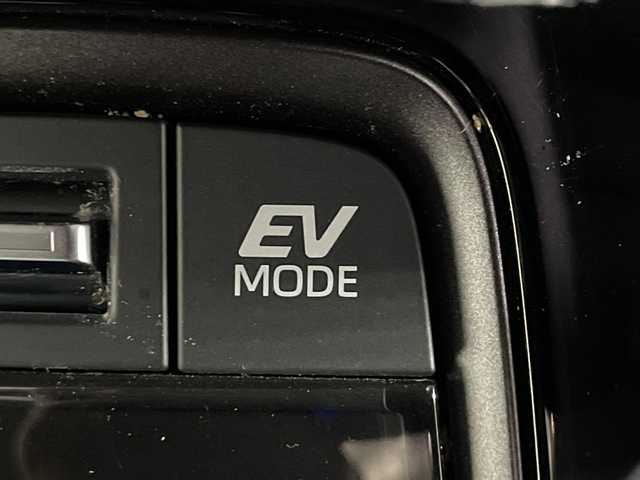 トヨタ カローラツーリング ハイブリッド ダブルバイビー 神奈川県 2023(令5)年 2.3万km スパークリングブラックパールクリスタルシャイン 純正8型ディスプレイオーディオ/コネクティッドナビ/フルセグ　USB　Bluetooth　Miracast/バックカメラ/セーフティセンス/プリクラッシュセーフティ/レーントレーシングアシスト/レーンディパーチャーアラート/レーダークルーズコントロール/オートマチックハイビーム/ロードサインアシスト/ドライバー異常時対応システム/プロアクティブドライビングアシスト/発進遅れ告知機能/ハイビームアシスト/ドライブスタートコントロール/車両接近通報装置/パーキングサポートブレーキ/純正ビルトインETC2.0/電動パーキングブレーキ/オートブレーキホールド/革巻きステアリング/ステアリングスイッチ/ハーフレザーシート/EV/ECO/SPORTモード/プッシュスタート/スマートキー/LEDヘッドランプ/LEDフロントフォグランプ/オートライト/前後ソナー/アイドリングストップ/純正ビルトインETC/電格電格ウインカーミラー/純正リアスポイラー/純正17インチアルミホイール