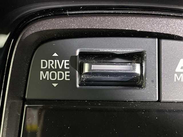 トヨタ カローラツーリング ハイブリッド ダブルバイビー 神奈川県 2023(令5)年 2.3万km スパークリングブラックパールクリスタルシャイン 純正8型ディスプレイオーディオ/コネクティッドナビ/フルセグ　USB　Bluetooth　Miracast/バックカメラ/セーフティセンス/プリクラッシュセーフティ/レーントレーシングアシスト/レーンディパーチャーアラート/レーダークルーズコントロール/オートマチックハイビーム/ロードサインアシスト/ドライバー異常時対応システム/プロアクティブドライビングアシスト/発進遅れ告知機能/ハイビームアシスト/ドライブスタートコントロール/車両接近通報装置/パーキングサポートブレーキ/純正ビルトインETC2.0/電動パーキングブレーキ/オートブレーキホールド/革巻きステアリング/ステアリングスイッチ/ハーフレザーシート/EV/ECO/SPORTモード/プッシュスタート/スマートキー/LEDヘッドランプ/LEDフロントフォグランプ/オートライト/前後ソナー/アイドリングストップ/純正ビルトインETC/電格電格ウインカーミラー/純正リアスポイラー/純正17インチアルミホイール