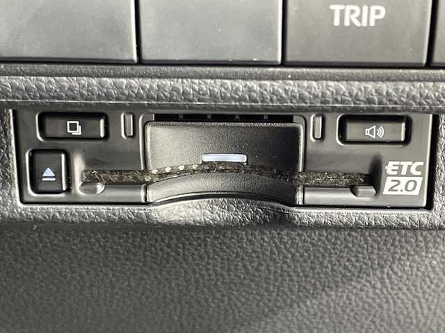 トヨタ カローラツーリング ハイブリッド ダブルバイビー 神奈川県 2023(令5)年 2.3万km スパークリングブラックパールクリスタルシャイン 純正8型ディスプレイオーディオ/コネクティッドナビ/フルセグ　USB　Bluetooth　Miracast/バックカメラ/セーフティセンス/プリクラッシュセーフティ/レーントレーシングアシスト/レーンディパーチャーアラート/レーダークルーズコントロール/オートマチックハイビーム/ロードサインアシスト/ドライバー異常時対応システム/プロアクティブドライビングアシスト/発進遅れ告知機能/ハイビームアシスト/ドライブスタートコントロール/車両接近通報装置/パーキングサポートブレーキ/純正ビルトインETC2.0/電動パーキングブレーキ/オートブレーキホールド/革巻きステアリング/ステアリングスイッチ/ハーフレザーシート/EV/ECO/SPORTモード/プッシュスタート/スマートキー/LEDヘッドランプ/LEDフロントフォグランプ/オートライト/前後ソナー/アイドリングストップ/純正ビルトインETC/電格電格ウインカーミラー/純正リアスポイラー/純正17インチアルミホイール