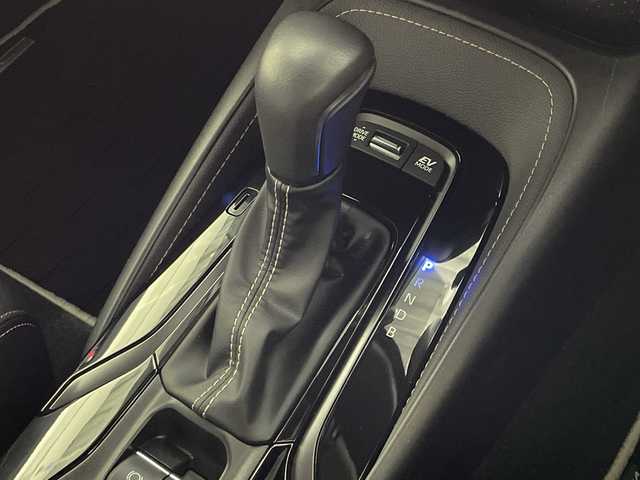 トヨタ カローラツーリング ハイブリッド ダブルバイビー 神奈川県 2023(令5)年 2.3万km スパークリングブラックパールクリスタルシャイン 純正8型ディスプレイオーディオ/コネクティッドナビ/フルセグ　USB　Bluetooth　Miracast/バックカメラ/セーフティセンス/プリクラッシュセーフティ/レーントレーシングアシスト/レーンディパーチャーアラート/レーダークルーズコントロール/オートマチックハイビーム/ロードサインアシスト/ドライバー異常時対応システム/プロアクティブドライビングアシスト/発進遅れ告知機能/ハイビームアシスト/ドライブスタートコントロール/車両接近通報装置/パーキングサポートブレーキ/純正ビルトインETC2.0/電動パーキングブレーキ/オートブレーキホールド/革巻きステアリング/ステアリングスイッチ/ハーフレザーシート/EV/ECO/SPORTモード/プッシュスタート/スマートキー/LEDヘッドランプ/LEDフロントフォグランプ/オートライト/前後ソナー/アイドリングストップ/純正ビルトインETC/電格電格ウインカーミラー/純正リアスポイラー/純正17インチアルミホイール