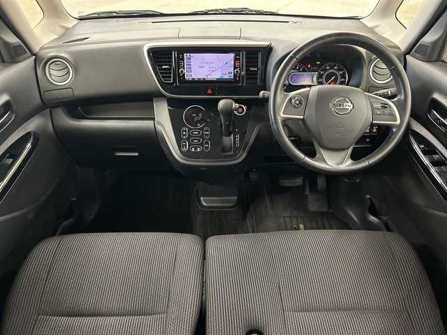 日産 デイズ ルークス ハイウェイスター Gターボ 長崎県 2017(平29)年 6.3万km ホワイトパール 純正ナビ（MM316D-W）/・フルセグTV/・CD/DVD/SD/USB/・Bluetooth/エマージェンシーブレーキ/アラウンドビューモニター/オートハイビーム/クルーズコントロール/両側パワースライドドア/純正１５インチアルミ/LEDオートヘッドライト/リアサーキュレーター/リアサンシェード/シートバックテーブル/ETC/スマートキー/純正フロアマット/電格ウィンカーミラー/バイザー/フォグ