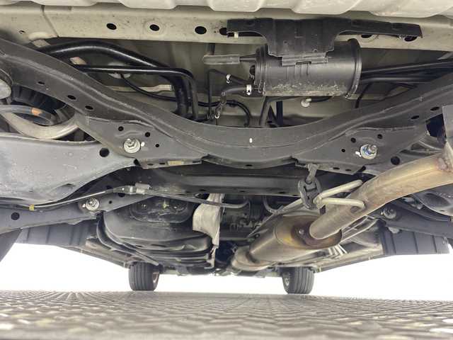 日産 エルグランド 250ハイウェイスターS 神奈川県 2017(平29)年 7万km ブリリアントホワイトパール 社外7型メモリーナビゲーション/フルセグ　CD DVD　SDREC　Bluetooth　HDMI　USB　iPod　/バックカメラ/両側電動スライドドア【サンシェード】/イージークローザードア【サイド/リア】/クルーズコントロール/助手席/2列目オットマン/革巻きステアリング/ステアリングスイッチ/ハーフレザーシート/社外前方ドライブレコーダー/社外ビルトインETC2.0/プッシュスタート/スマートキー/純正サイド/リアスポイラー/純正18インチアルミホイール/LEDヘッドランプ/フロントフォグランプ/オートライト