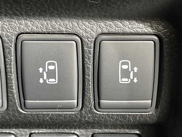 日産 エルグランド 250ハイウェイスターS 神奈川県 2017(平29)年 7万km ブリリアントホワイトパール 社外7型メモリーナビゲーション/フルセグ　CD DVD　SDREC　Bluetooth　HDMI　USB　iPod　/バックカメラ/両側電動スライドドア【サンシェード】/イージークローザードア【サイド/リア】/クルーズコントロール/助手席/2列目オットマン/革巻きステアリング/ステアリングスイッチ/ハーフレザーシート/社外前方ドライブレコーダー/社外ビルトインETC2.0/プッシュスタート/スマートキー/純正サイド/リアスポイラー/純正18インチアルミホイール/LEDヘッドランプ/フロントフォグランプ/オートライト