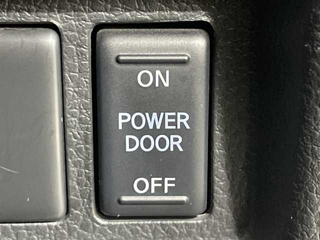 日産 エルグランド 250ハイウェイスターS 神奈川県 2017(平29)年 7万km ブリリアントホワイトパール 社外7型メモリーナビゲーション/フルセグ　CD DVD　SDREC　Bluetooth　HDMI　USB　iPod　/バックカメラ/両側電動スライドドア【サンシェード】/イージークローザードア【サイド/リア】/クルーズコントロール/助手席/2列目オットマン/革巻きステアリング/ステアリングスイッチ/ハーフレザーシート/社外前方ドライブレコーダー/社外ビルトインETC2.0/プッシュスタート/スマートキー/純正サイド/リアスポイラー/純正18インチアルミホイール/LEDヘッドランプ/フロントフォグランプ/オートライト