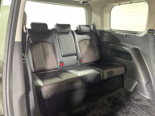 日産 エルグランド 250ハイウェイスターS 神奈川県 2017(平29)年 7万km ブリリアントホワイトパール 社外7型メモリーナビゲーション/フルセグ　CD DVD　SDREC　Bluetooth　HDMI　USB　iPod　/バックカメラ/両側電動スライドドア【サンシェード】/イージークローザードア【サイド/リア】/クルーズコントロール/助手席/2列目オットマン/革巻きステアリング/ステアリングスイッチ/ハーフレザーシート/社外前方ドライブレコーダー/社外ビルトインETC2.0/プッシュスタート/スマートキー/純正サイド/リアスポイラー/純正18インチアルミホイール/LEDヘッドランプ/フロントフォグランプ/オートライト