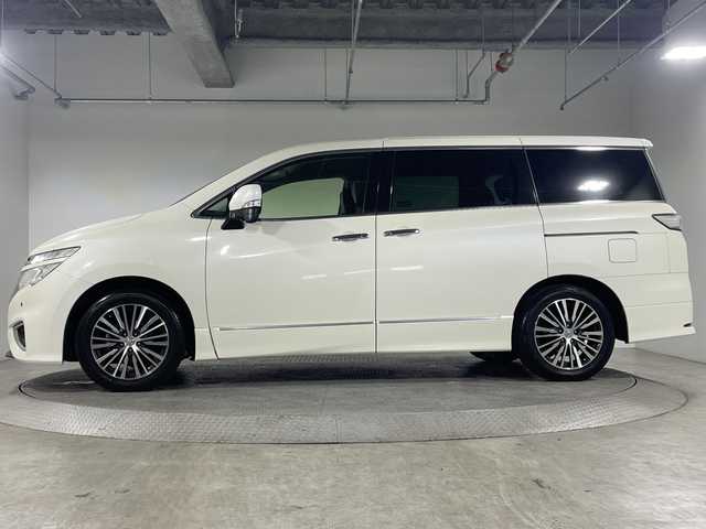 日産 エルグランド 250ハイウェイスターS 神奈川県 2017(平29)年 7万km ブリリアントホワイトパール 社外7型メモリーナビゲーション/フルセグ　CD DVD　SDREC　Bluetooth　HDMI　USB　iPod　/バックカメラ/両側電動スライドドア【サンシェード】/イージークローザードア【サイド/リア】/クルーズコントロール/助手席/2列目オットマン/革巻きステアリング/ステアリングスイッチ/ハーフレザーシート/社外前方ドライブレコーダー/社外ビルトインETC2.0/プッシュスタート/スマートキー/純正サイド/リアスポイラー/純正18インチアルミホイール/LEDヘッドランプ/フロントフォグランプ/オートライト