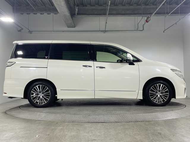 日産 エルグランド 250ハイウェイスターS 神奈川県 2017(平29)年 7万km ブリリアントホワイトパール 社外7型メモリーナビゲーション/フルセグ　CD DVD　SDREC　Bluetooth　HDMI　USB　iPod　/バックカメラ/両側電動スライドドア【サンシェード】/イージークローザードア【サイド/リア】/クルーズコントロール/助手席/2列目オットマン/革巻きステアリング/ステアリングスイッチ/ハーフレザーシート/社外前方ドライブレコーダー/社外ビルトインETC2.0/プッシュスタート/スマートキー/純正サイド/リアスポイラー/純正18インチアルミホイール/LEDヘッドランプ/フロントフォグランプ/オートライト