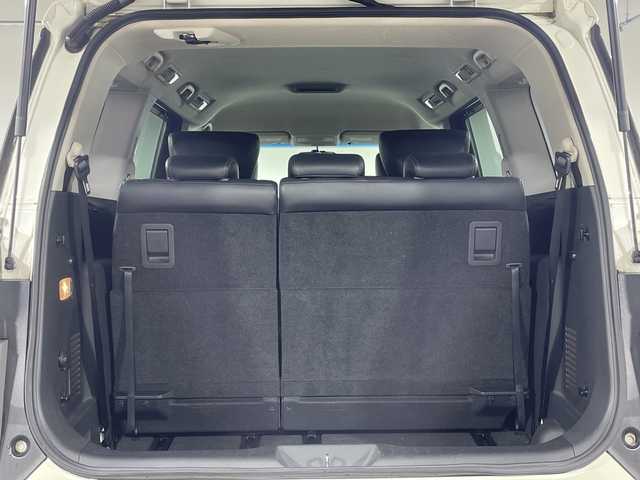 日産 エルグランド 250ハイウェイスターS 神奈川県 2017(平29)年 7万km ブリリアントホワイトパール 社外7型メモリーナビゲーション/フルセグ　CD DVD　SDREC　Bluetooth　HDMI　USB　iPod　/バックカメラ/両側電動スライドドア【サンシェード】/イージークローザードア【サイド/リア】/クルーズコントロール/助手席/2列目オットマン/革巻きステアリング/ステアリングスイッチ/ハーフレザーシート/社外前方ドライブレコーダー/社外ビルトインETC2.0/プッシュスタート/スマートキー/純正サイド/リアスポイラー/純正18インチアルミホイール/LEDヘッドランプ/フロントフォグランプ/オートライト