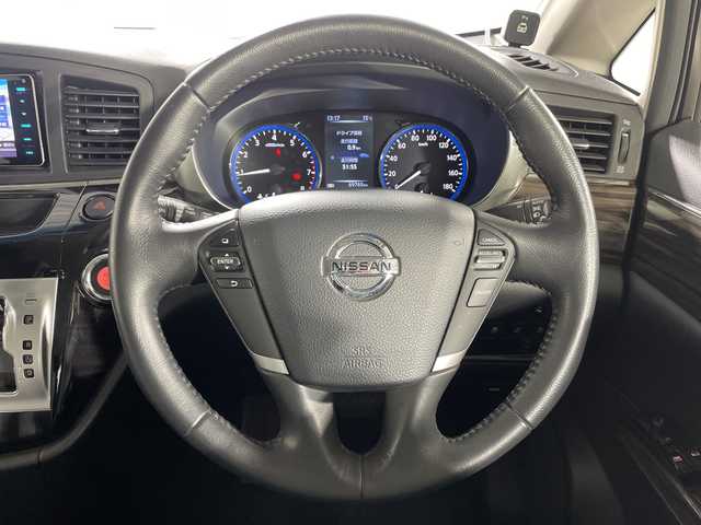 日産 エルグランド 250ハイウェイスターS 神奈川県 2017(平29)年 7万km ブリリアントホワイトパール 社外7型メモリーナビゲーション/フルセグ　CD DVD　SDREC　Bluetooth　HDMI　USB　iPod　/バックカメラ/両側電動スライドドア【サンシェード】/イージークローザードア【サイド/リア】/クルーズコントロール/助手席/2列目オットマン/革巻きステアリング/ステアリングスイッチ/ハーフレザーシート/社外前方ドライブレコーダー/社外ビルトインETC2.0/プッシュスタート/スマートキー/純正サイド/リアスポイラー/純正18インチアルミホイール/LEDヘッドランプ/フロントフォグランプ/オートライト