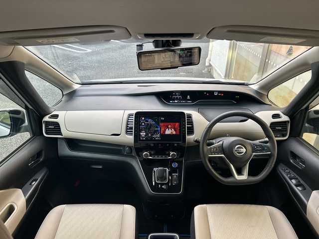 日産 セレナ e－パワー ハイウェイスター V 神奈川県 2022(令4)年 3.6万km ブリリアントシルバー ワンオーナー/プロパイロット/レーンアシスト/ブラインドスポットモニター/コーナーセンサー/純正ナビ/(FM/AM/CD/DVD/TV/BT)/バックカメラ/全周囲カメラ/ドライブレコーダー(前後)/ETC/両側パワースライドドア/デジタルインナーミラー/ステアリングスイッチ/シートヒーター/純正ナビ