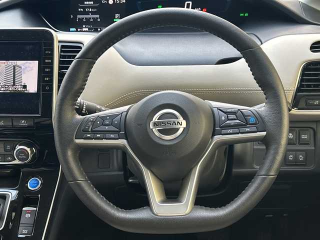 日産 セレナ e－パワー ハイウェイスター V 神奈川県 2022(令4)年 3.6万km ブリリアントシルバー ワンオーナー/プロパイロット/レーンアシスト/ブラインドスポットモニター/コーナーセンサー/純正ナビ/(FM/AM/CD/DVD/TV/BT)/バックカメラ/全周囲カメラ/ドライブレコーダー(前後)/ETC/両側パワースライドドア/デジタルインナーミラー/ステアリングスイッチ/シートヒーター/純正ナビ