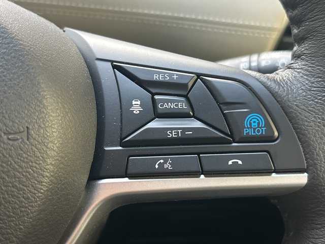 日産 セレナ e－パワー ハイウェイスター V 神奈川県 2022(令4)年 3.6万km ブリリアントシルバー ワンオーナー/プロパイロット/レーンアシスト/ブラインドスポットモニター/コーナーセンサー/純正ナビ/(FM/AM/CD/DVD/TV/BT)/バックカメラ/全周囲カメラ/ドライブレコーダー(前後)/ETC/両側パワースライドドア/デジタルインナーミラー/ステアリングスイッチ/シートヒーター/純正ナビ