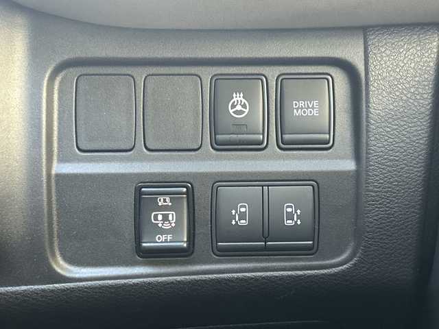 日産 セレナ e－パワー ハイウェイスター V 神奈川県 2022(令4)年 3.6万km ブリリアントシルバー ワンオーナー/プロパイロット/レーンアシスト/ブラインドスポットモニター/コーナーセンサー/純正ナビ/(FM/AM/CD/DVD/TV/BT)/バックカメラ/全周囲カメラ/ドライブレコーダー(前後)/ETC/両側パワースライドドア/デジタルインナーミラー/ステアリングスイッチ/シートヒーター/純正ナビ